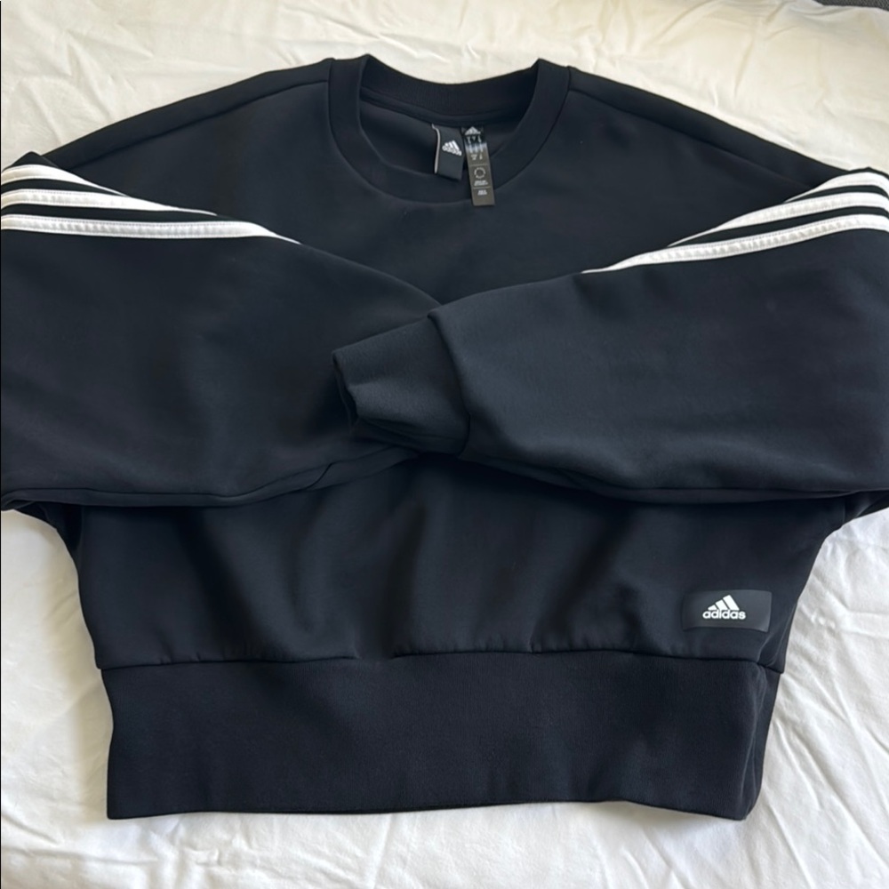 Adidas Black and White Crewneck Sweater crop with Angular Stripes